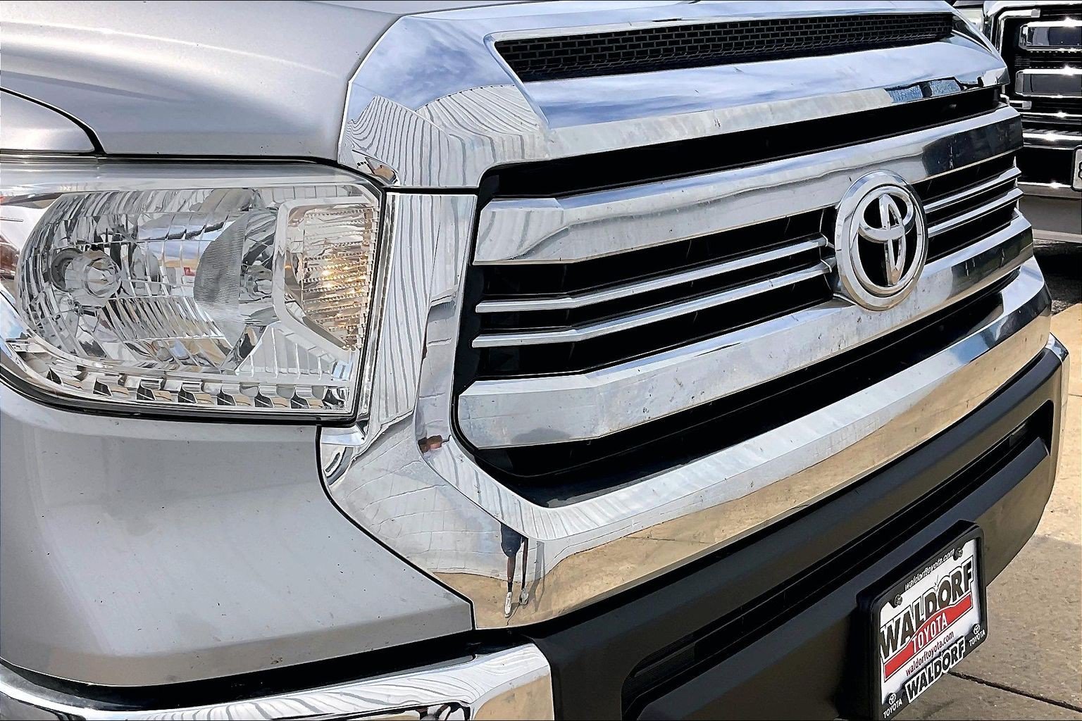 Used 2017 Toyota Tundra SR5 w/ TRD Off Road Package AWD/4WD image 34
