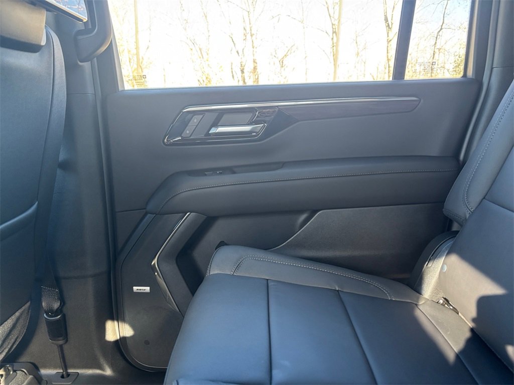 New 2026 Chevrolet Suburban Z71 image 16