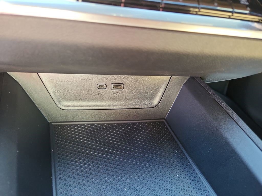 New 2026 Chevrolet Equinox ACTIV w/ LPO, Floor Liner Package image 12