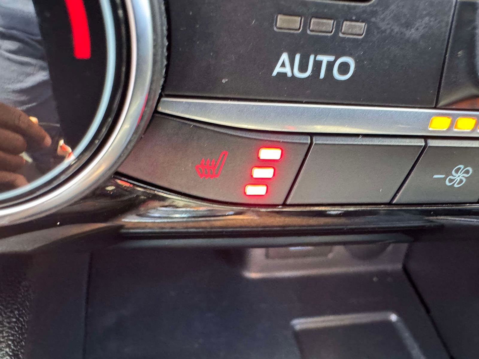 Used 2022 Ford Escape SEL image 25