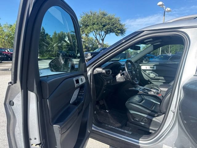 Used 2020 Ford Explorer Platinum w/ Premium Technology Package AWD/4WD image 14
