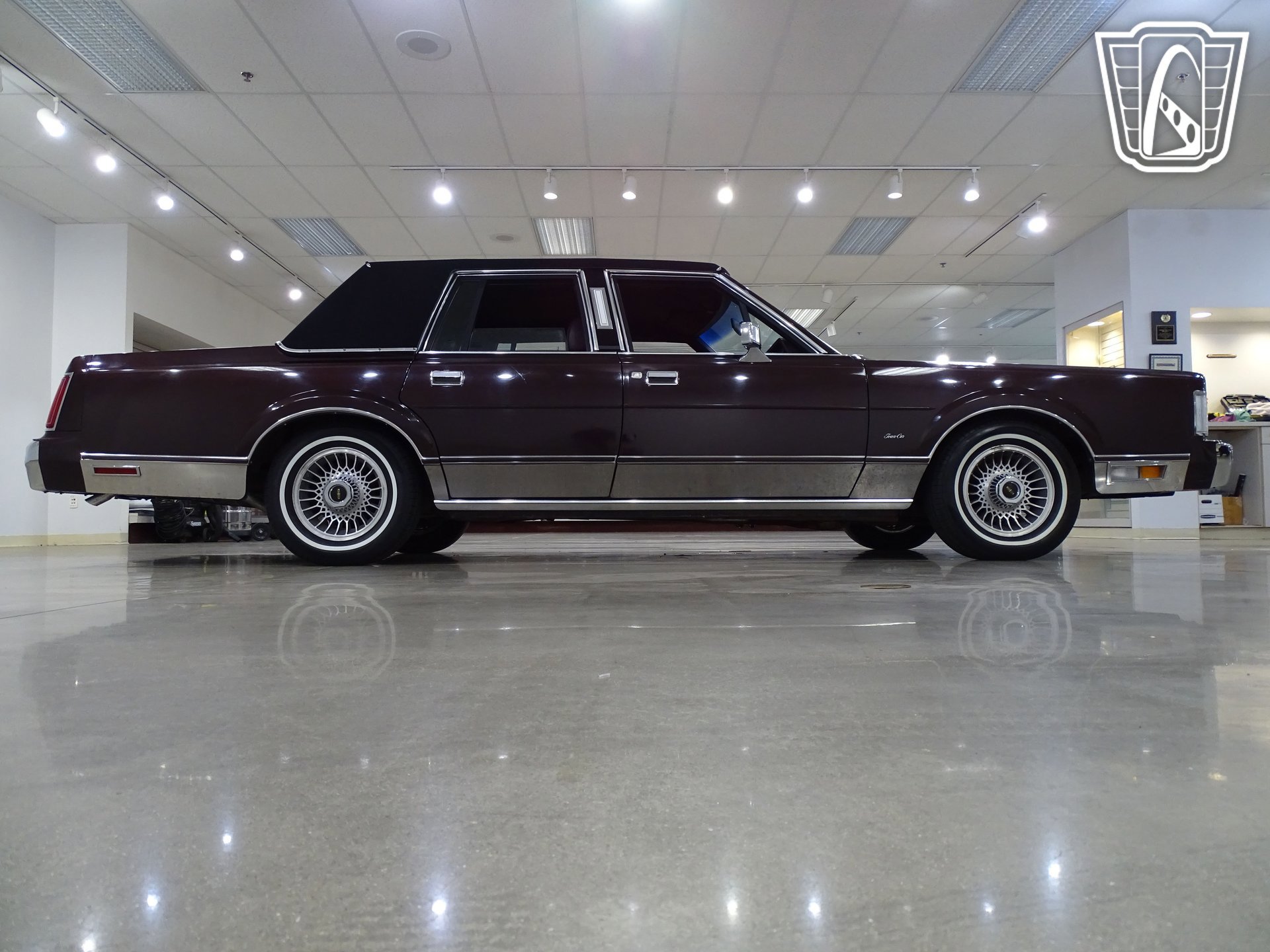 Used 1988 Lincoln Town Car RWD image 19