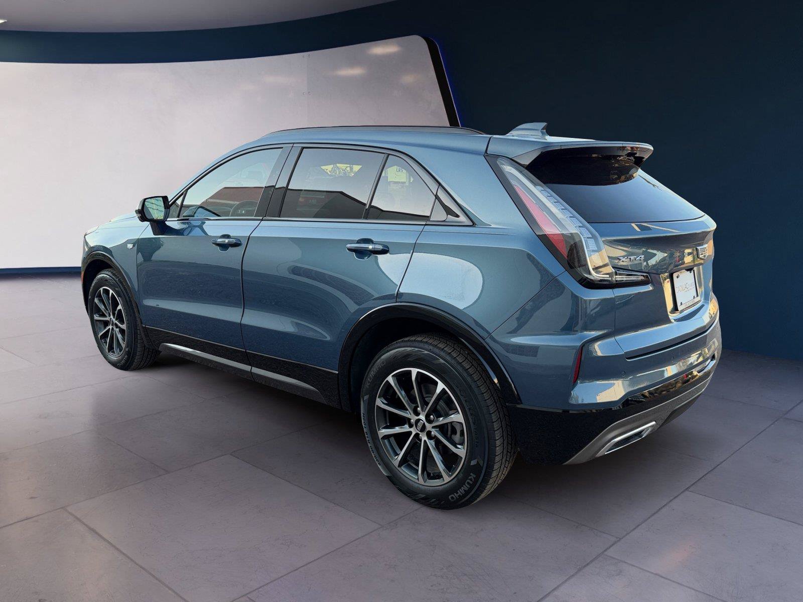 Used 2025 Cadillac XT4 Sport FWD image 3