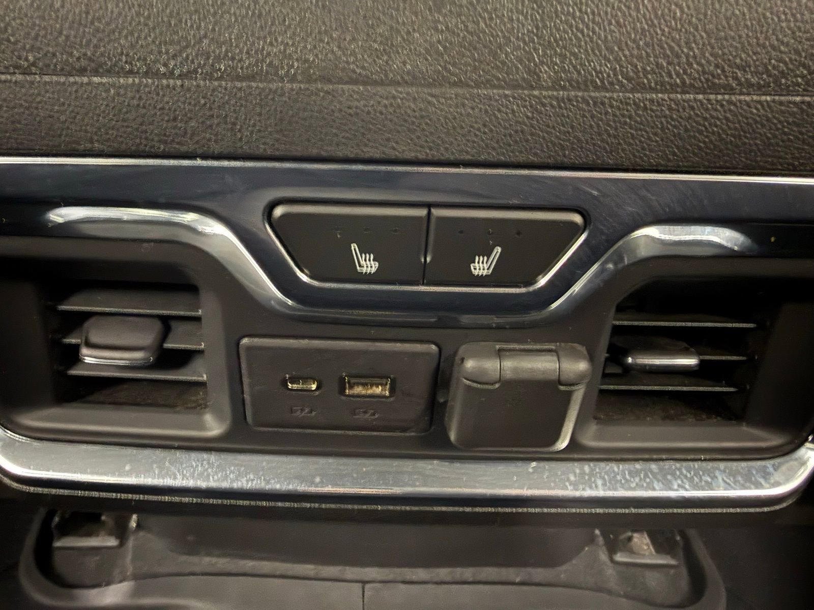 Used 2021 Chevrolet Silverado 2500 LTZ w/ LTZ Plus Package image 33