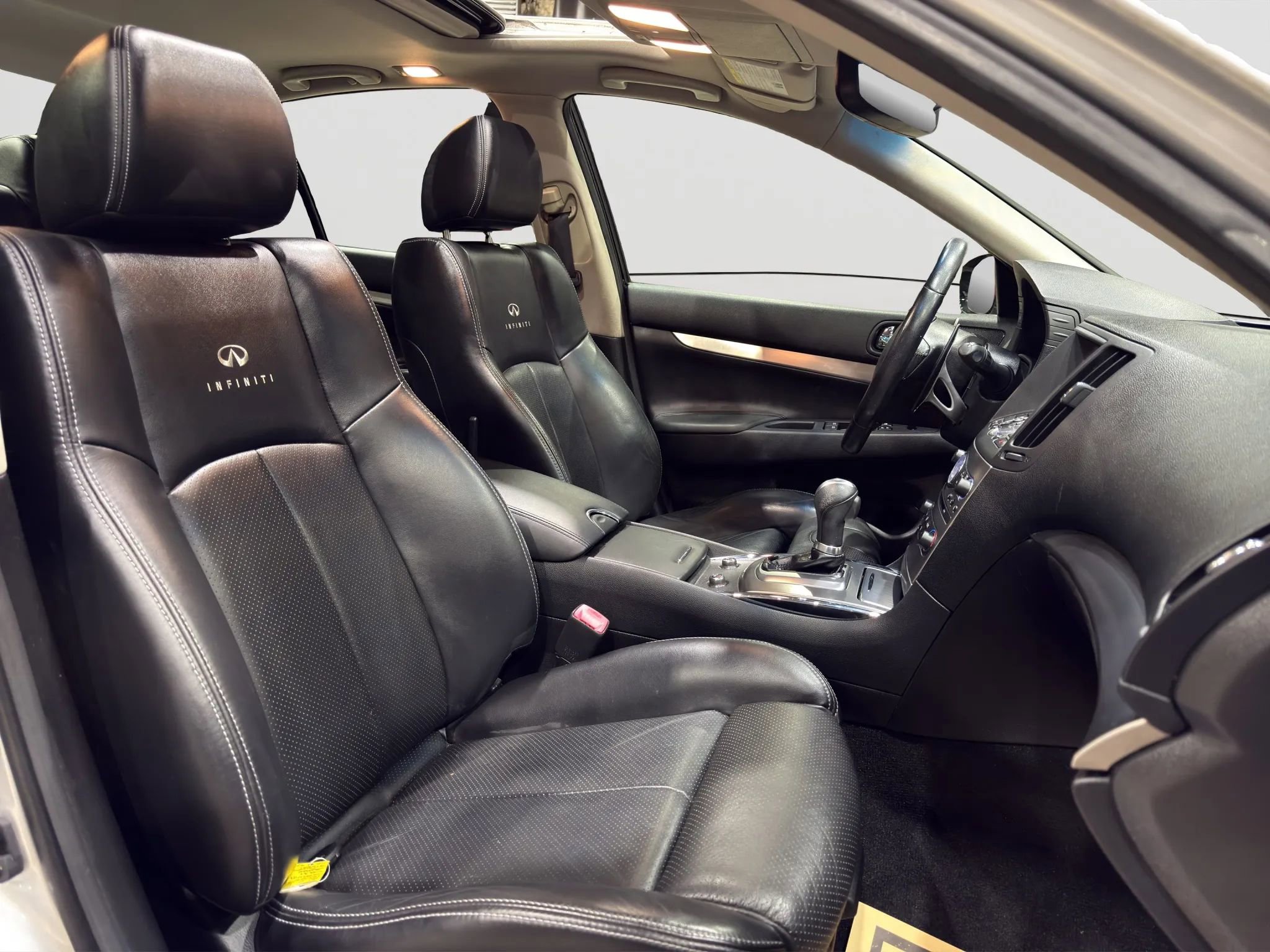 Used 2013 INFINITI G37 Journey w/ Premium Pkg image 16