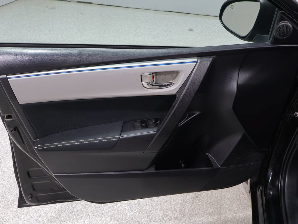Used 2015 Toyota Corolla LE FWD image 12