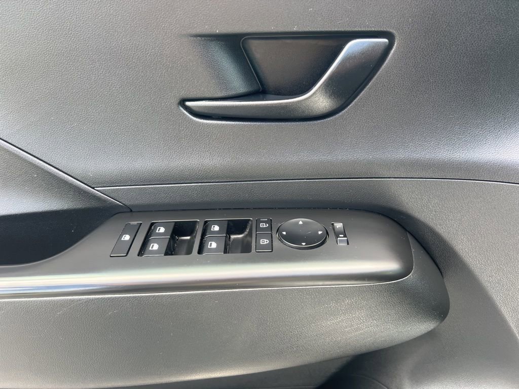 Used 2025 Hyundai Kona SEL AWD/4WD image 28