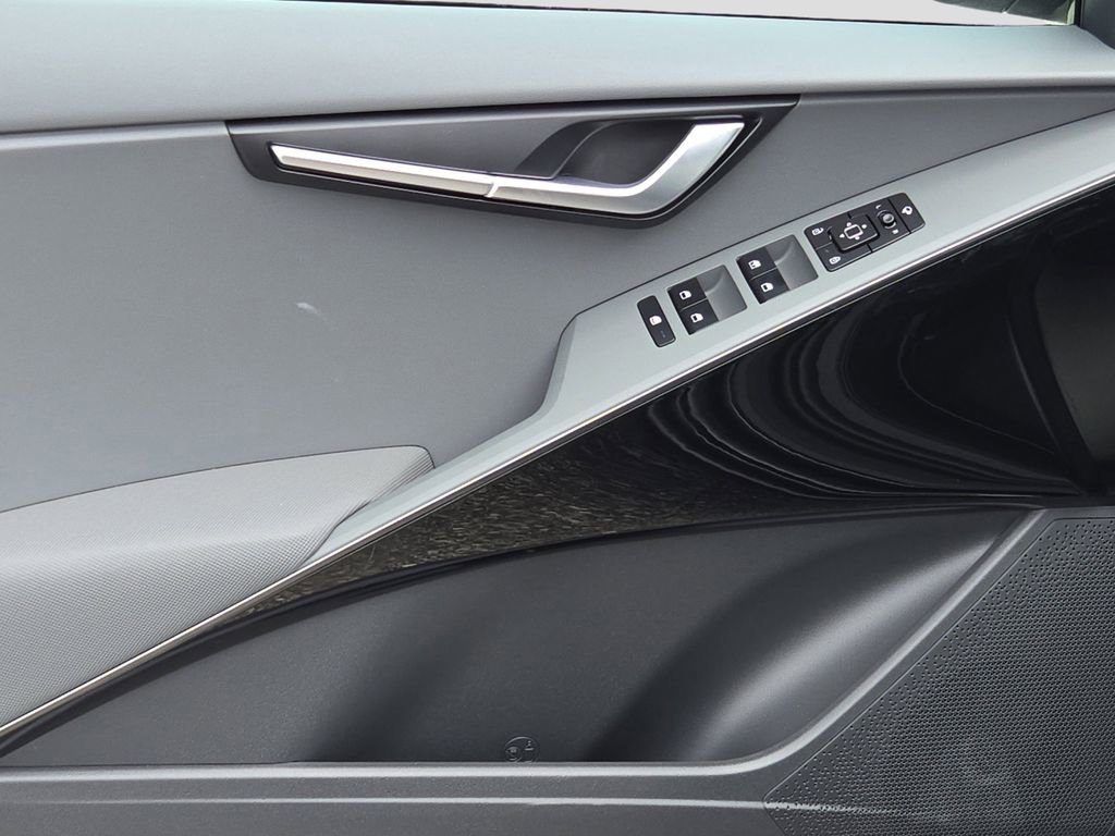 New 2025 Kia Niro EX Touring image 15