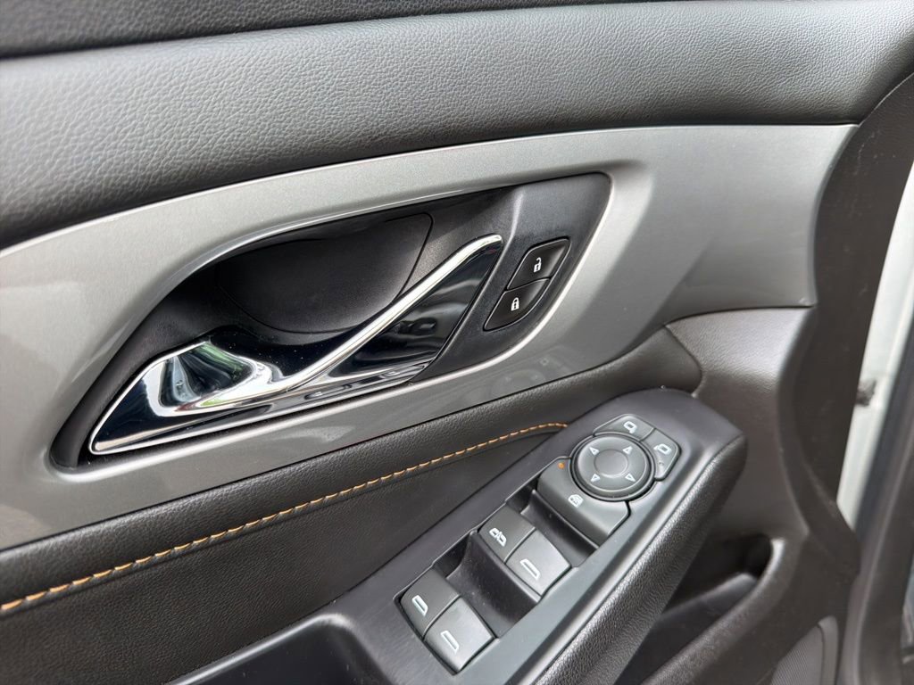 Used 2021 Chevrolet Traverse RS image 13