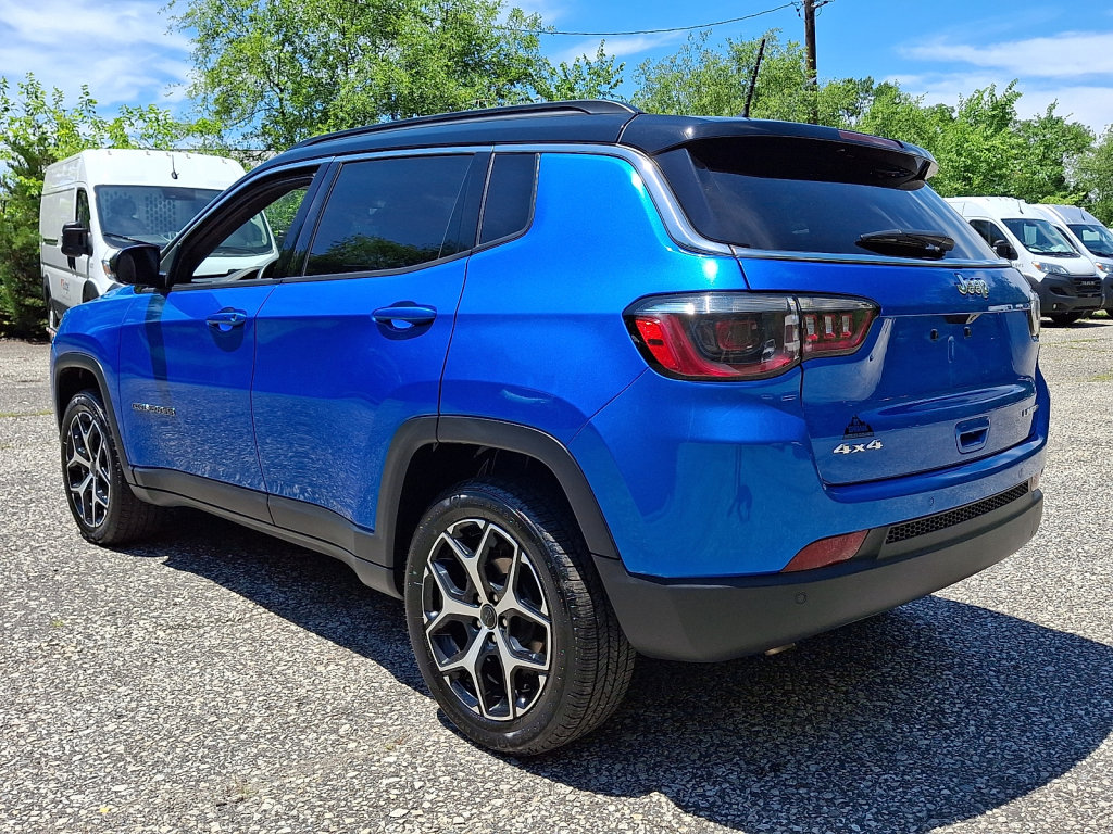 Used 2025 Jeep Compass Limited AWD/4WD image 3