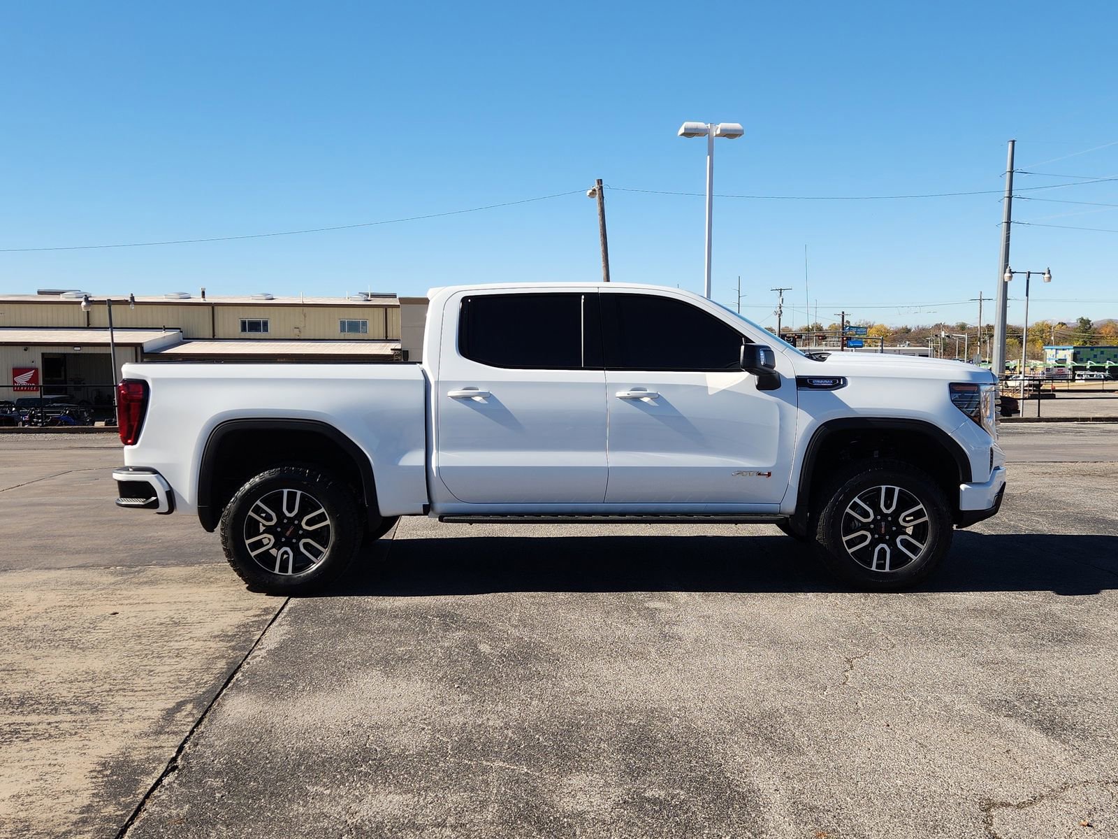Used 2025 GMC Sierra 1500 AT4 w/ AT4 Premium Package image 7