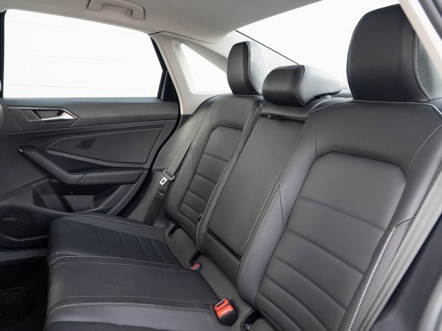 Certified 2024 Volkswagen Jetta SE w/ Panoramic Sunroof Package image 18