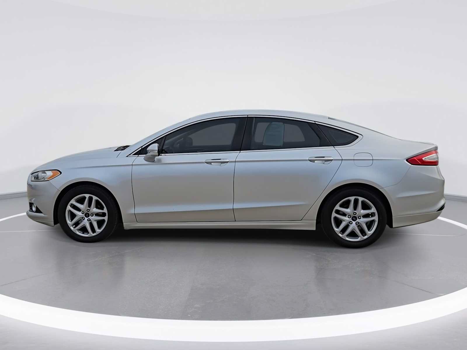Used 2014 Ford Fusion SE w/ Equipment Group 202A FWD image 5