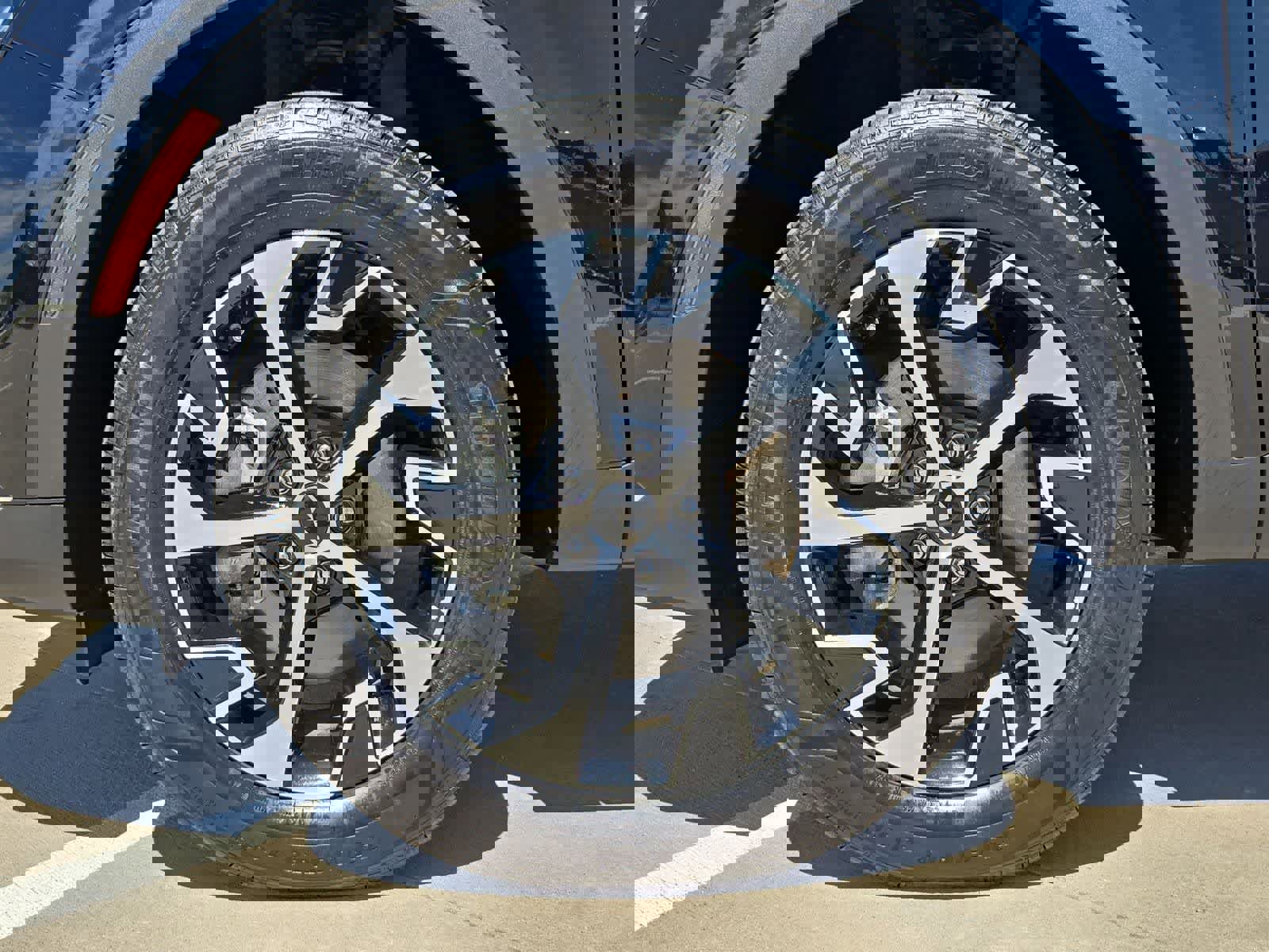 Used 2025 Kia Sportage EX image 12