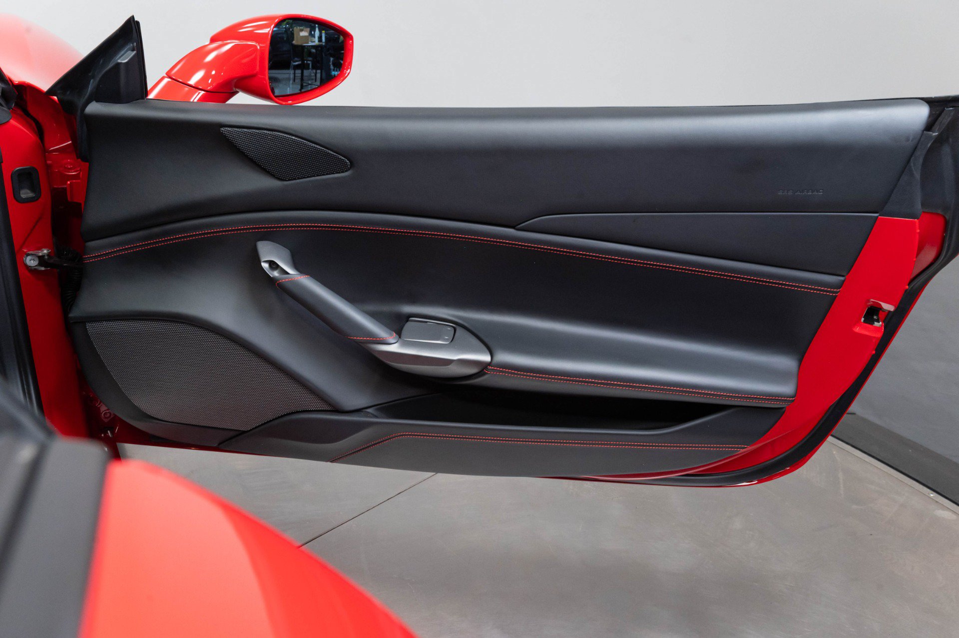 Used 2018 Ferrari 488 GTB RWD image 32