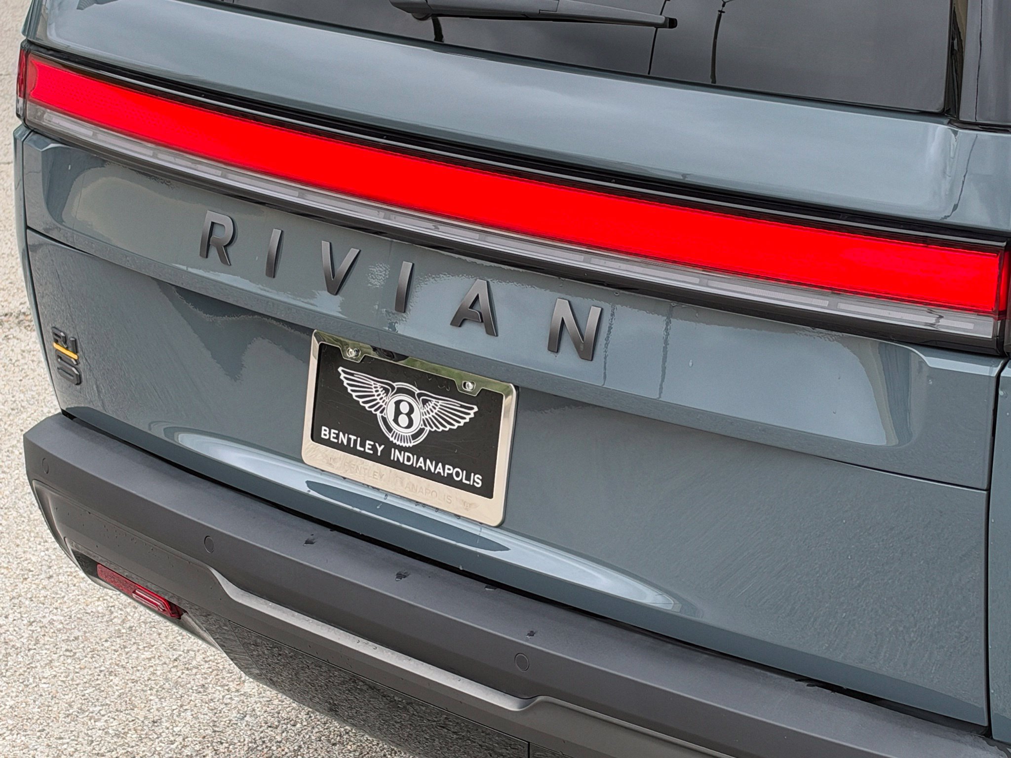 Used 2025 Rivian R1S Premium Dual AWD/4WD image 6