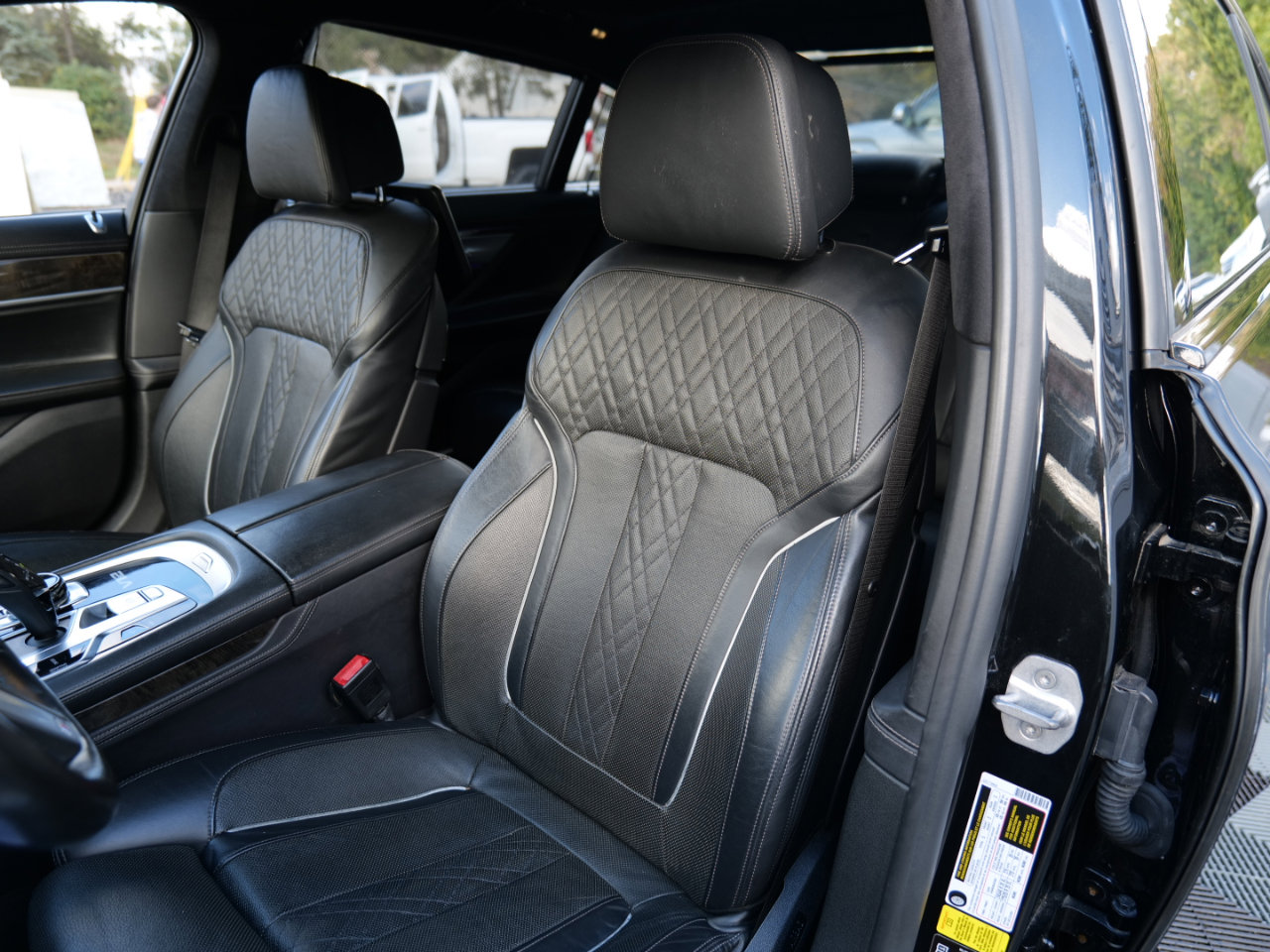 Used 2018 BMW M760i xDrive image 16