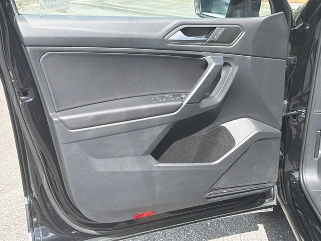 Used 2020 Volkswagen Tiguan SE FWD image 12