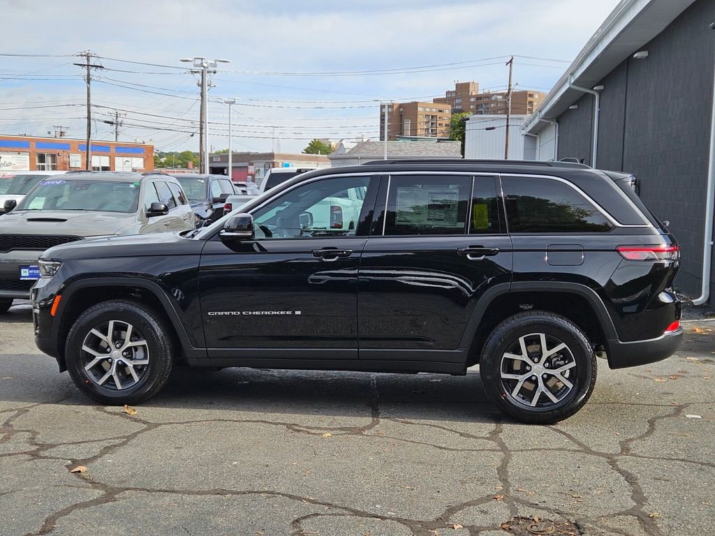 New 2025 Jeep Grand Cherokee Limited image 2