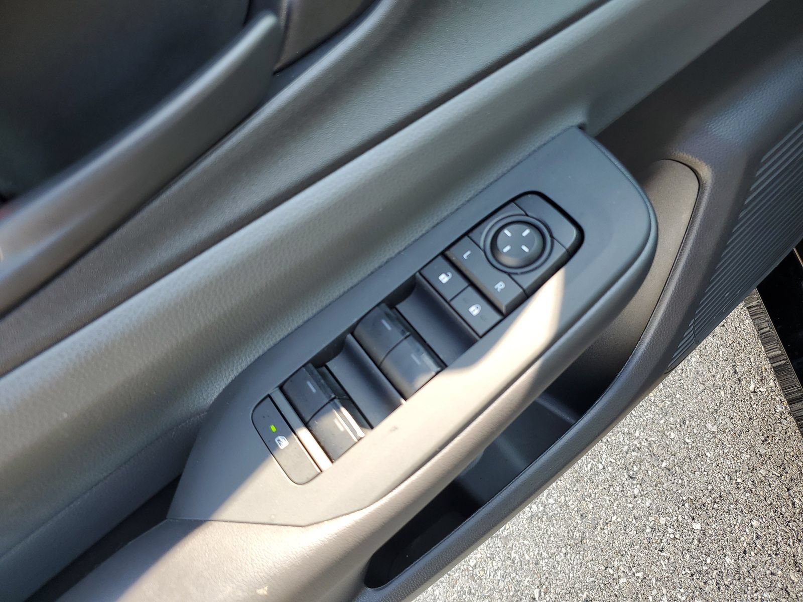 Certified 2025 Toyota Prius LE FWD image 20