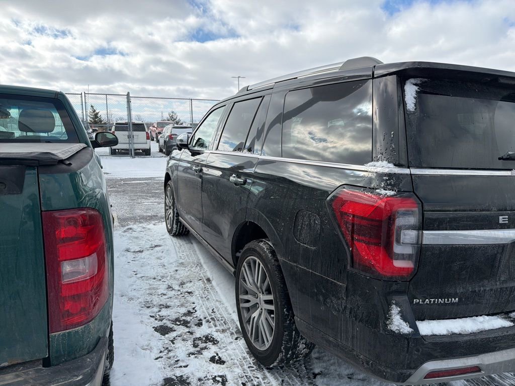 Used 2024 Ford Expedition Platinum image 9