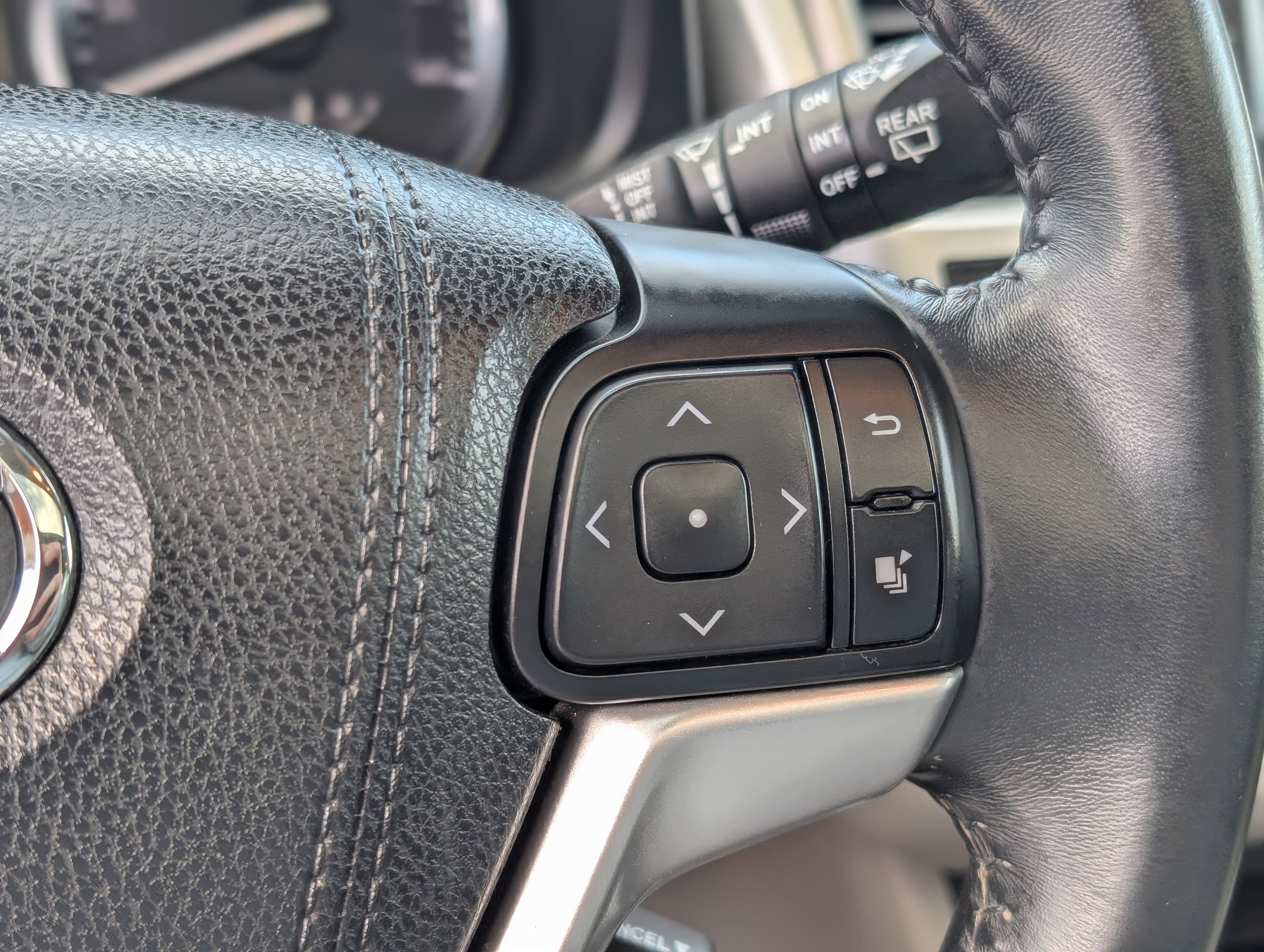 Used 2016 Toyota Highlander Limited image 17