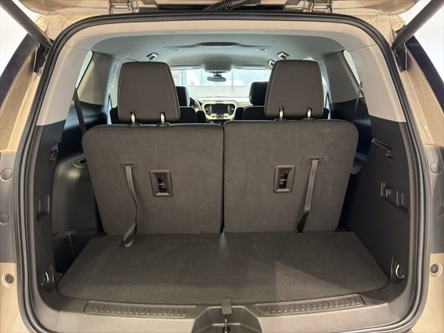 Certified 2023 GMC Acadia SLE w/ Driver Convenience Package image 9