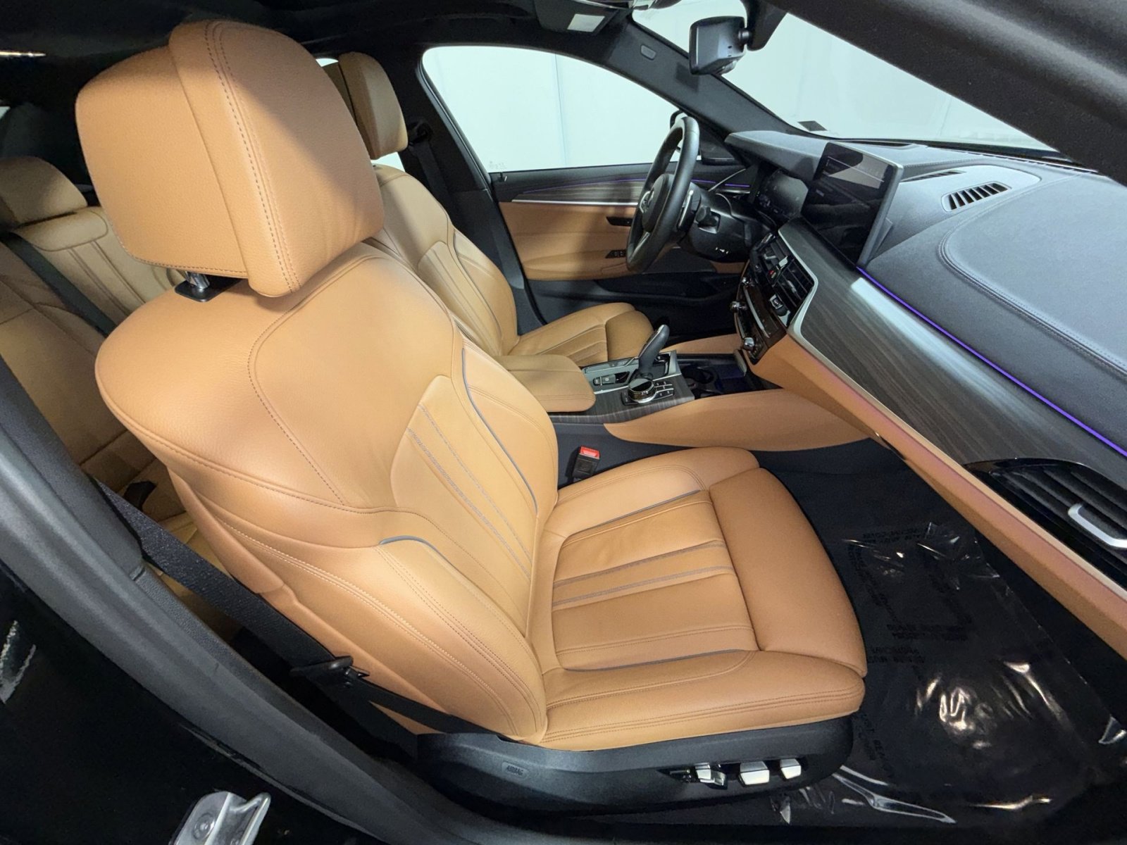 Used 2023 BMW M550i xDrive w/ Executive Package image 27