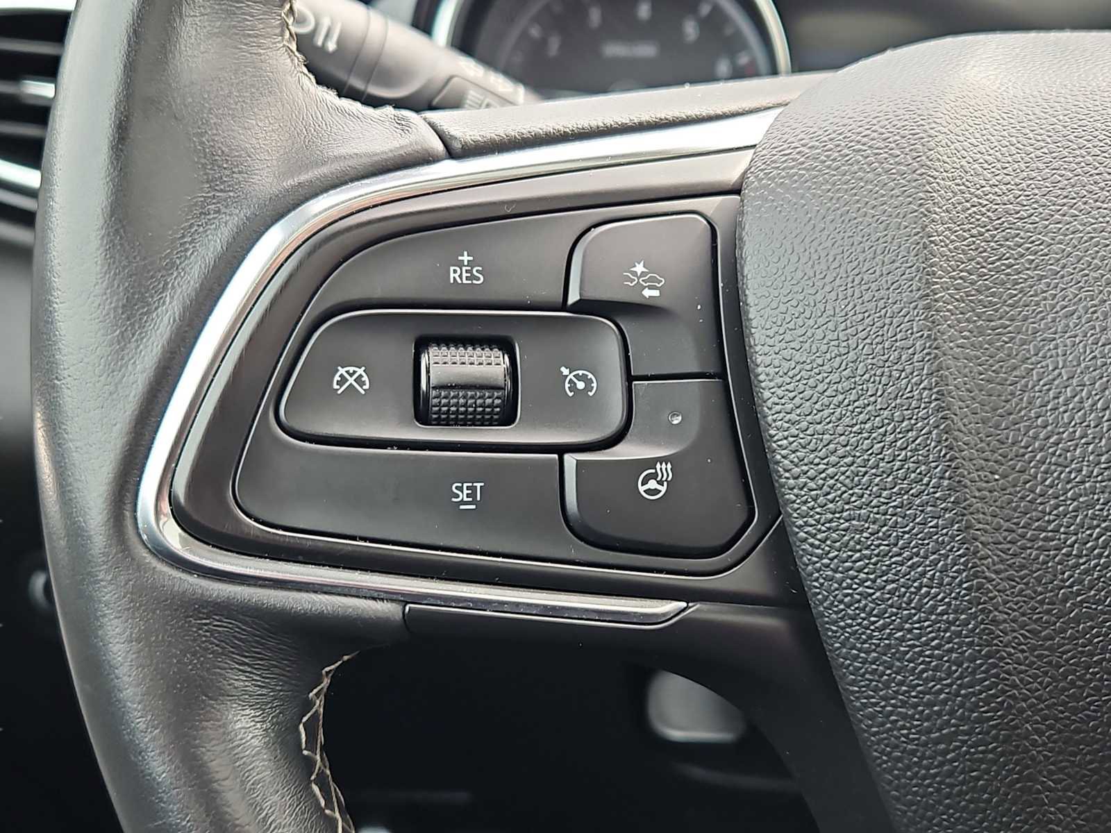 Used 2020 Buick Encore GX Essence w/ Experience Buick Package image 29