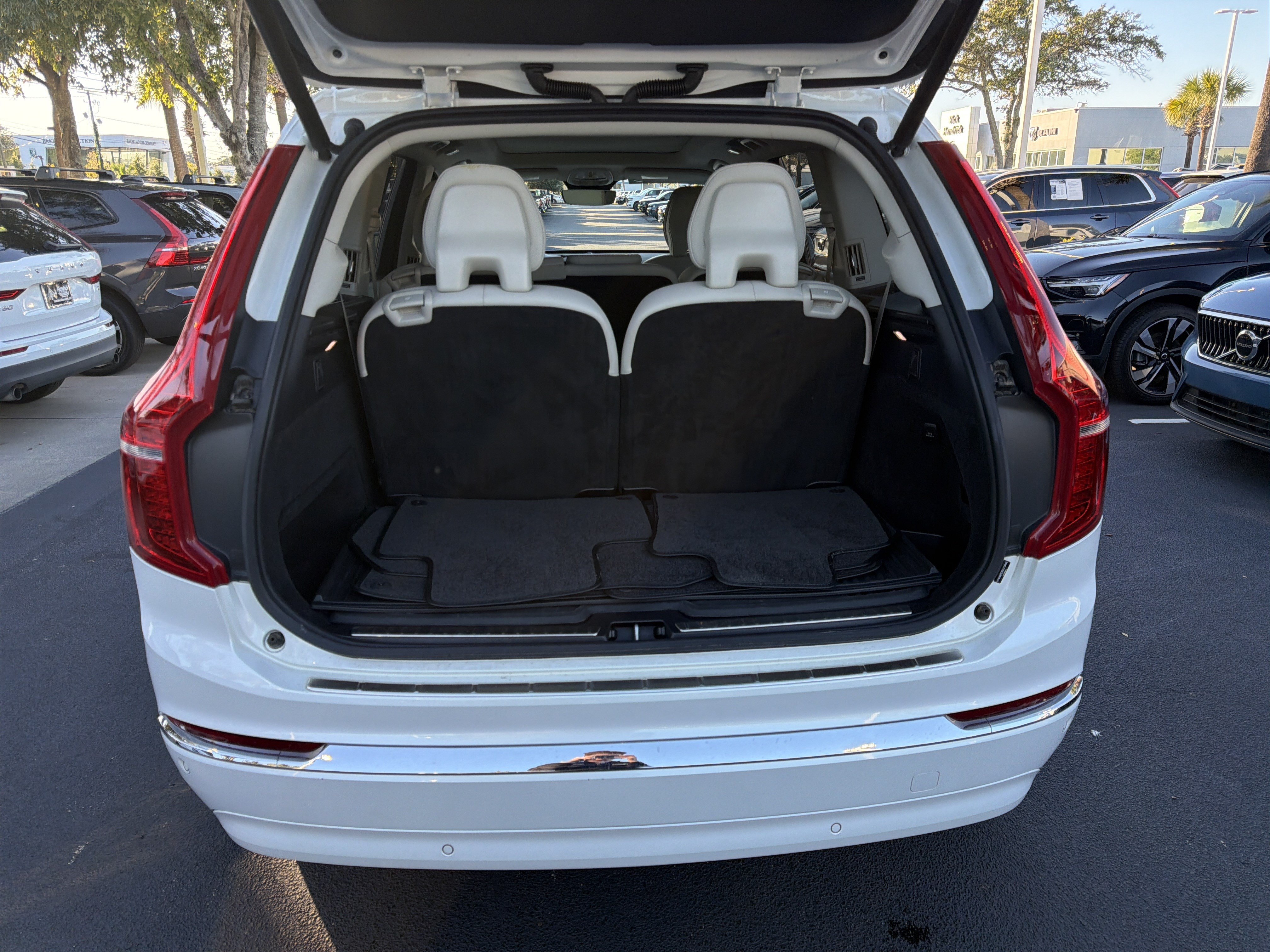 Certified 2025 Volvo XC90 T8 Plus w/ Protection Package Premier AWD/4WD image 34