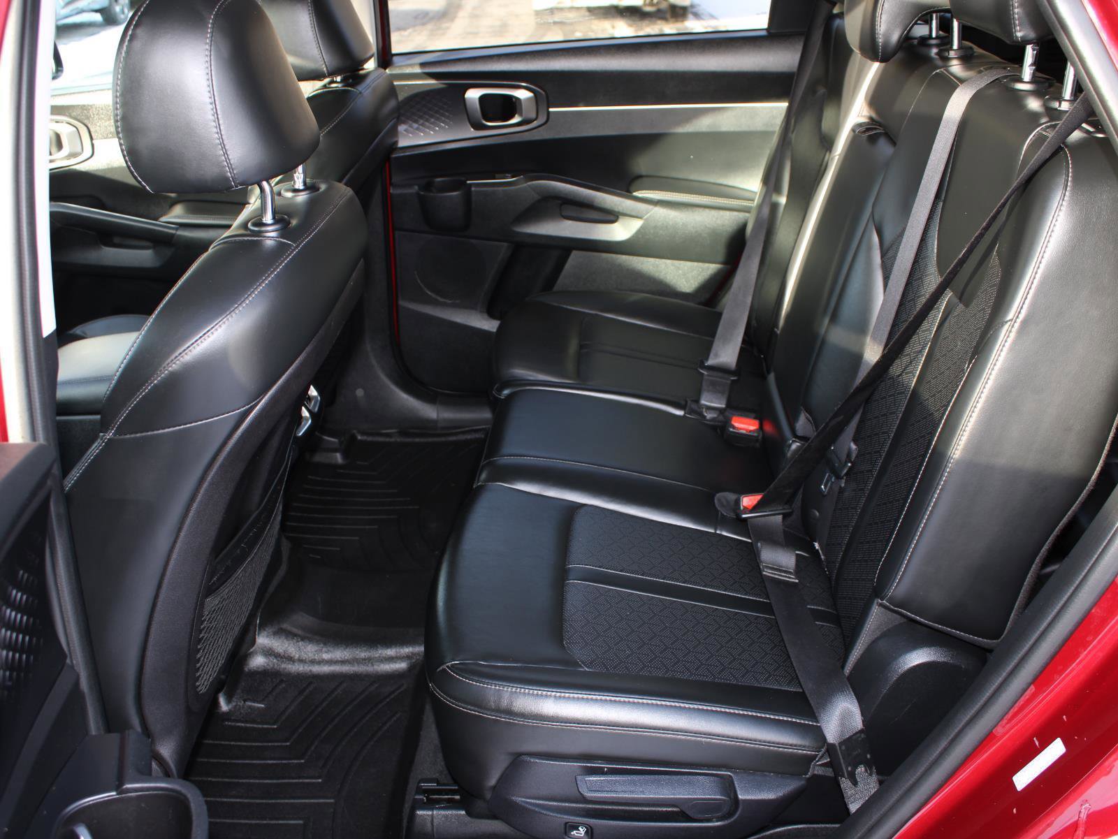 Used 2021 Kia Sorento S w/ Panoramic Sunroof Package image 16