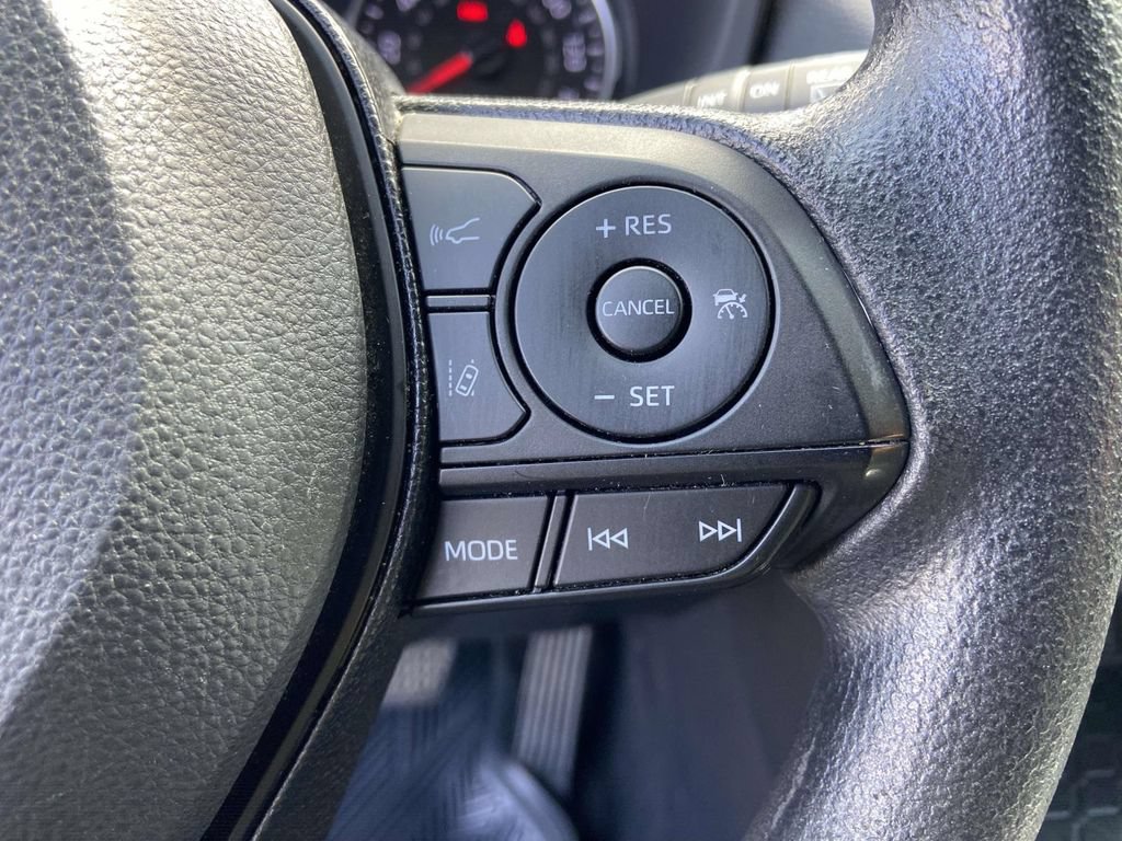Used 2021 Toyota RAV4 XLE FWD image 33
