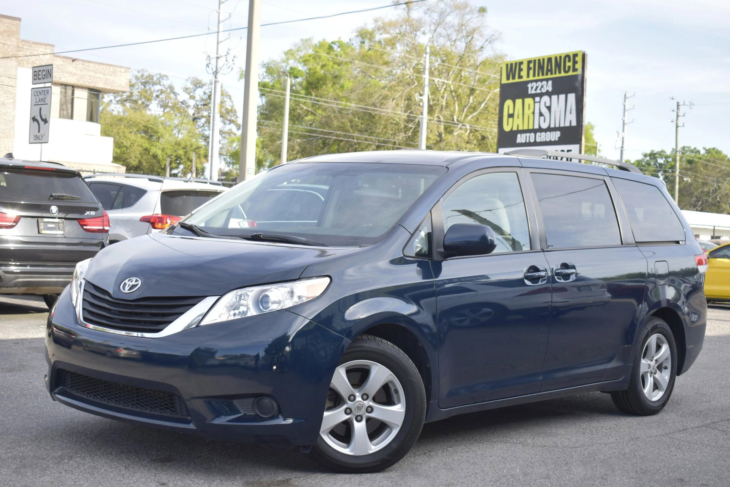Used 2012 Toyota Sienna LE image 2