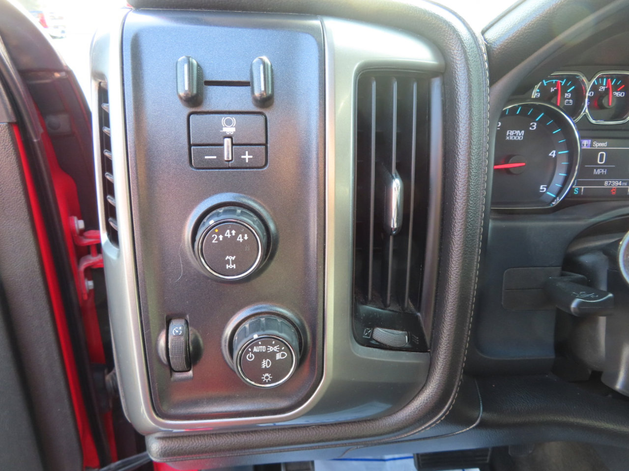 Used 2018 Chevrolet Silverado 2500 LTZ w/ Duramax Plus Package image 33