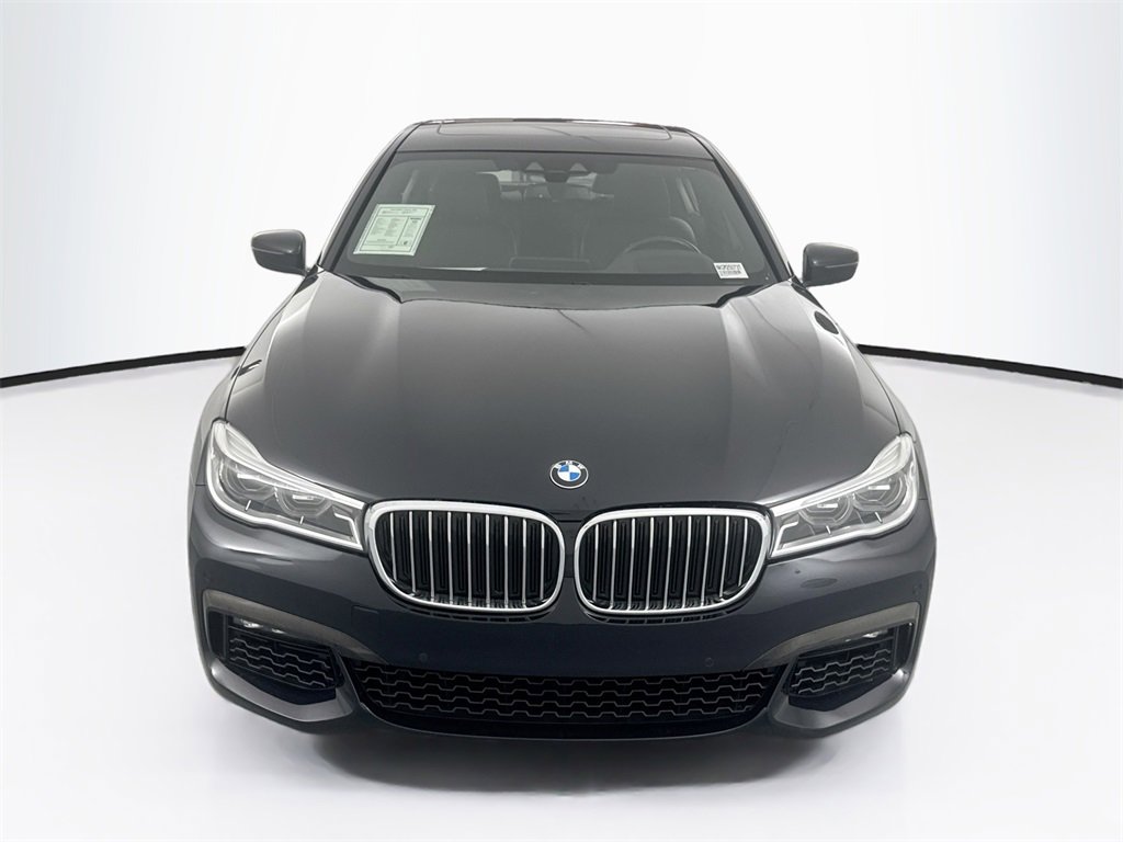 Used 2019 BMW 750i image 2