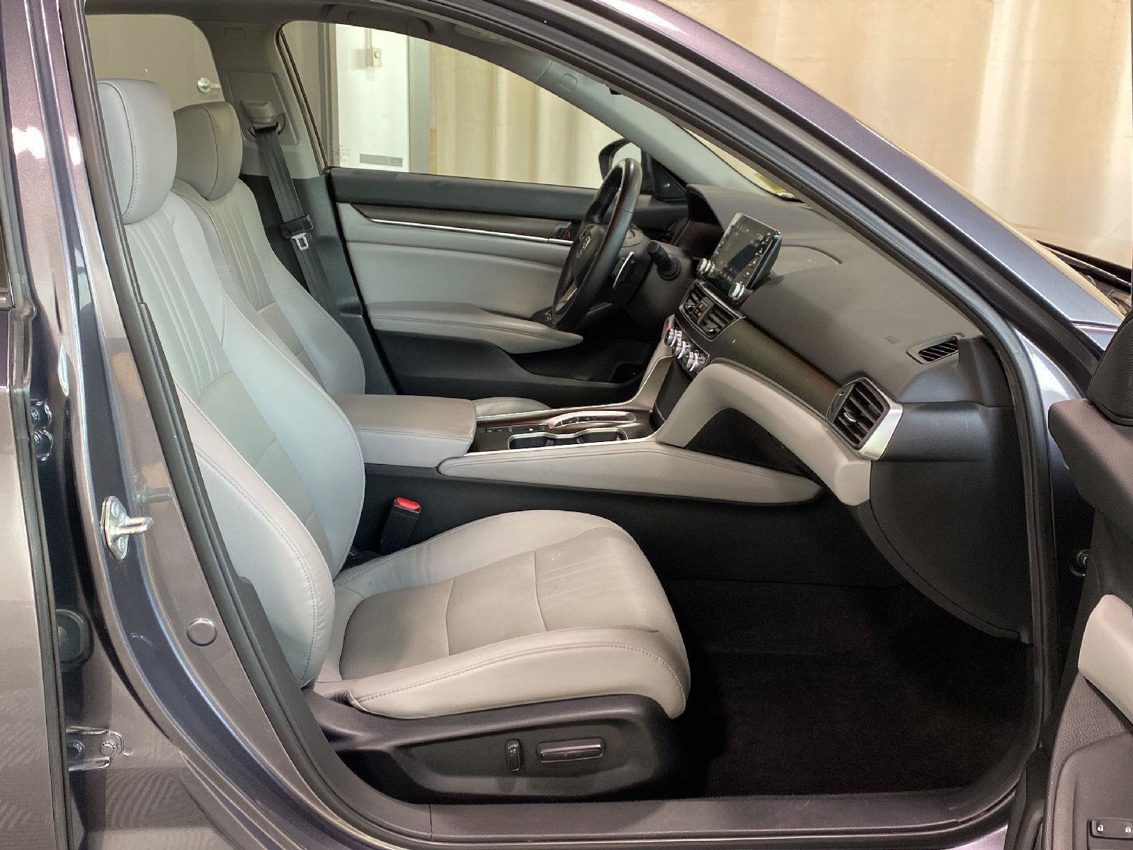 Used 2018 Honda Accord Touring image 13