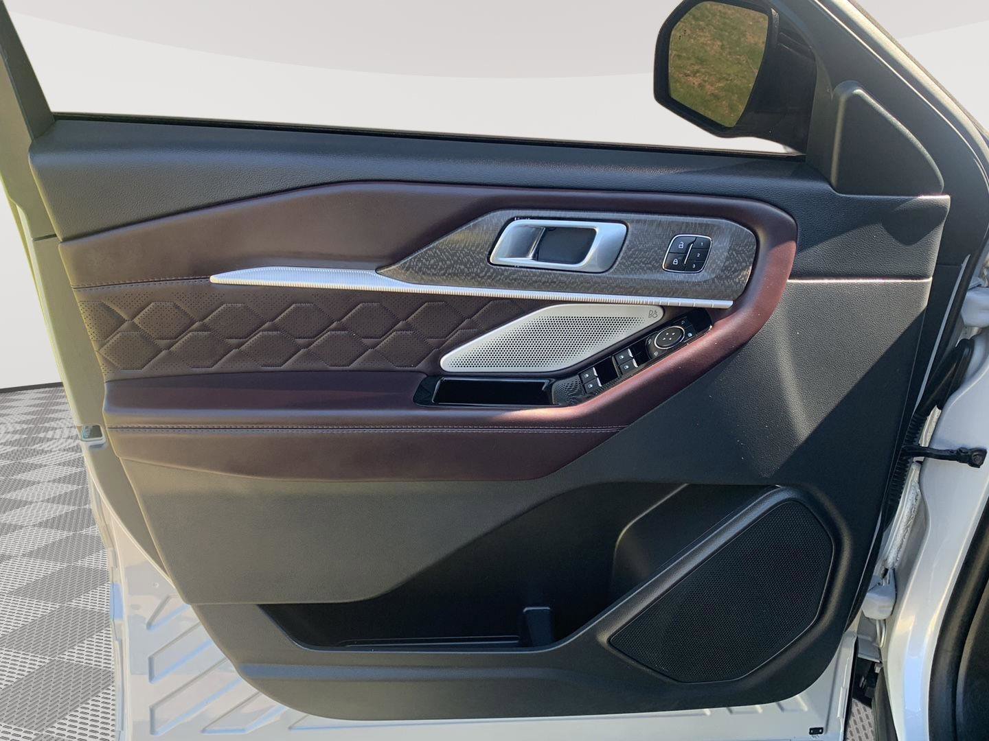 Used 2025 Ford Explorer Platinum w/ LUX Leather Package AWD/4WD image 13