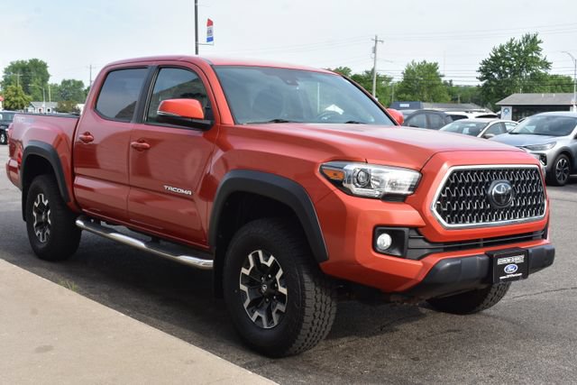 Used 2018 Toyota Tacoma TRD Off-Road w/ Technology Package AWD/4WD image 10