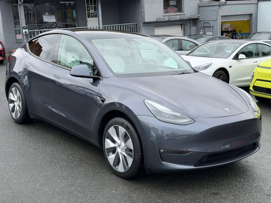 Used 2023 Tesla Model Y Long Range image 3