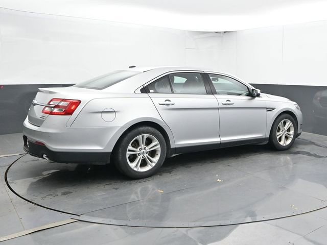 Used 2016 Ford Taurus SEL w/ Equipment Group 201A FWD image 2