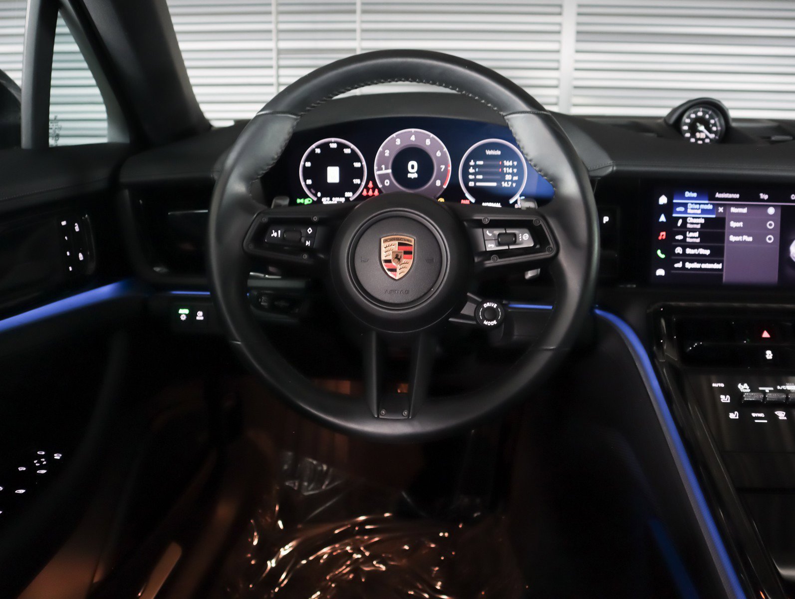 Certified 2025 Porsche Panamera RWD image 13