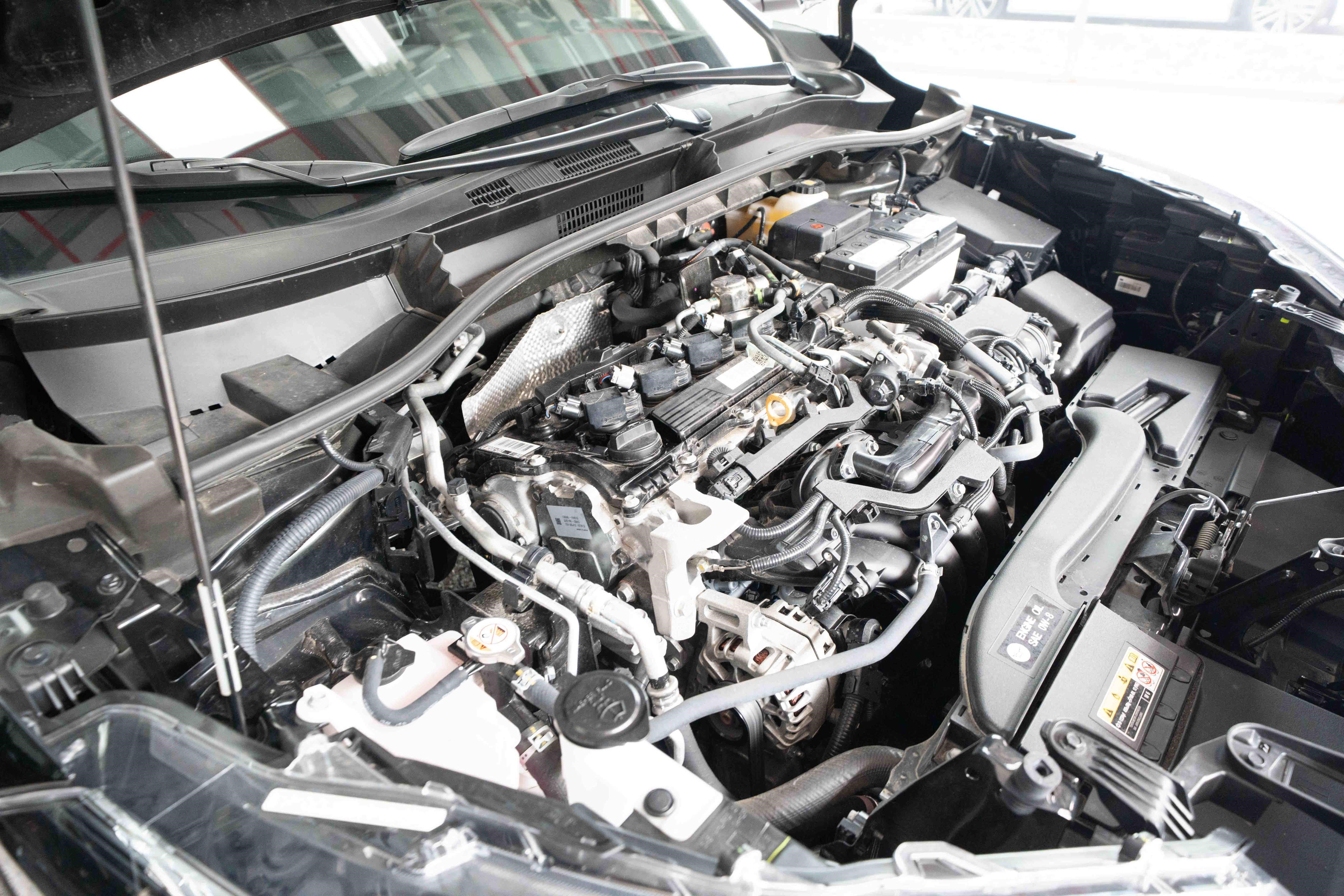 Used 2025 Toyota Corolla Cross L AWD/4WD image 32
