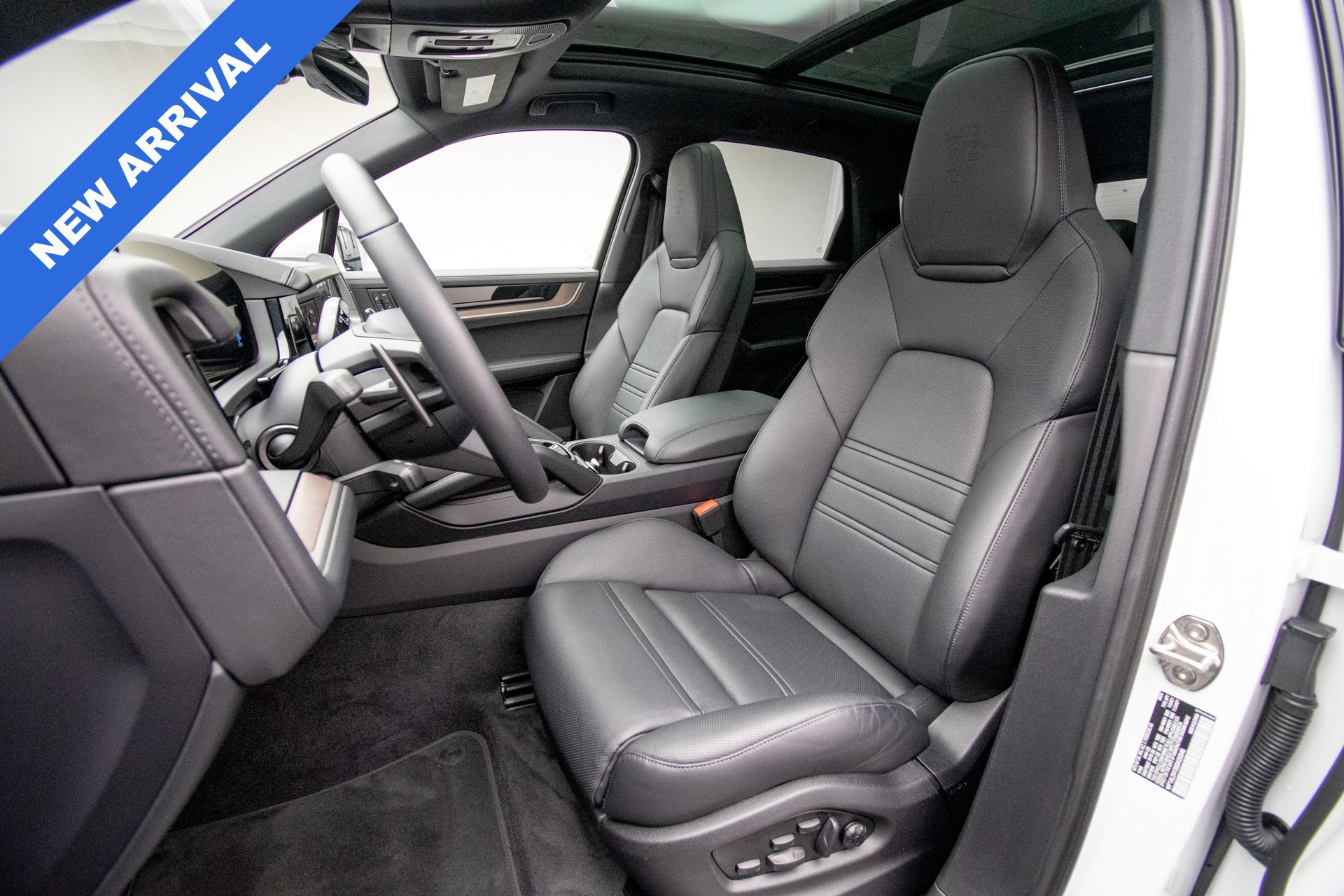 Used 2025 Porsche Cayenne S AWD/4WD image 13