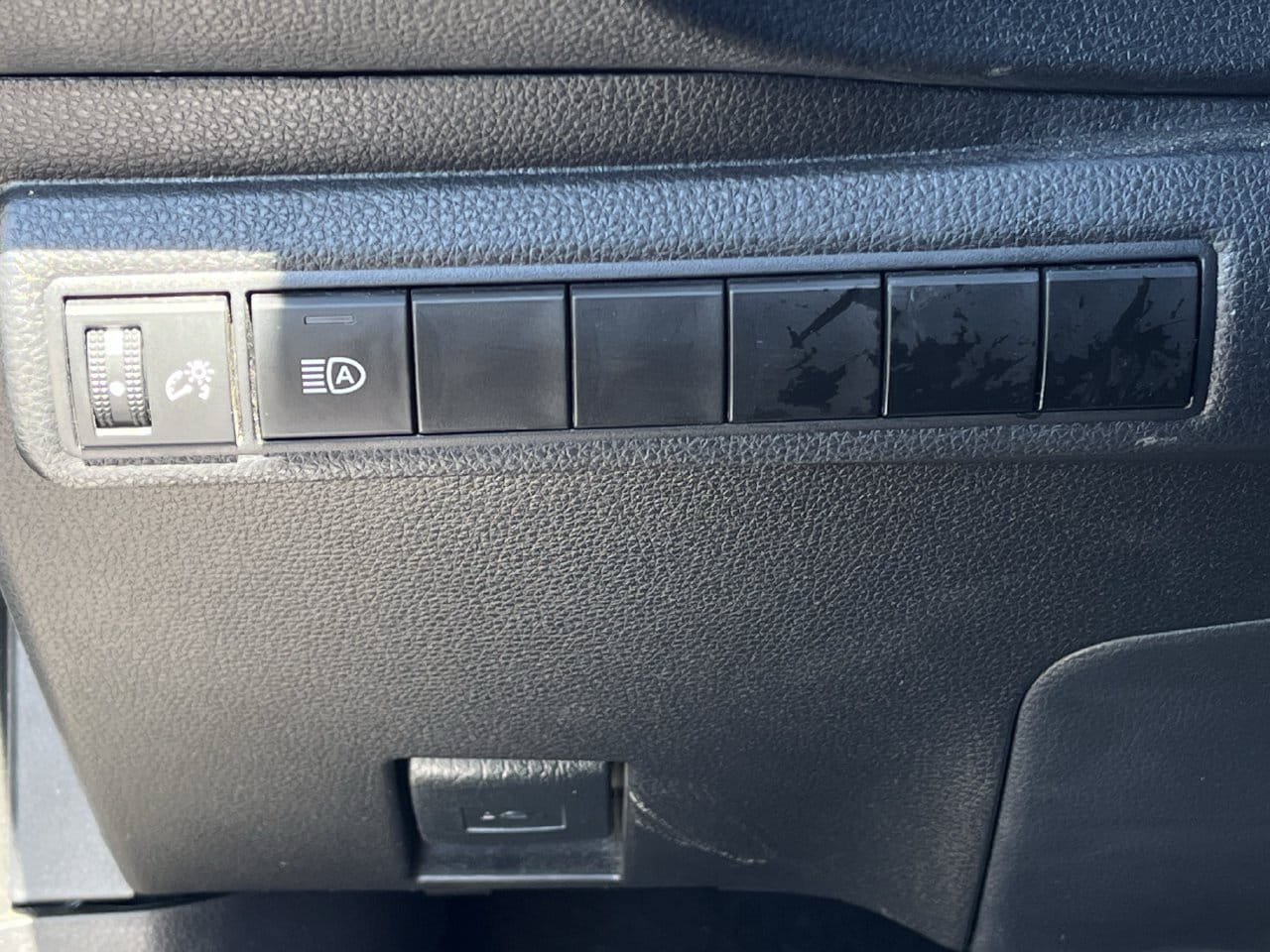 Used 2025 Toyota Corolla LE FWD image 20