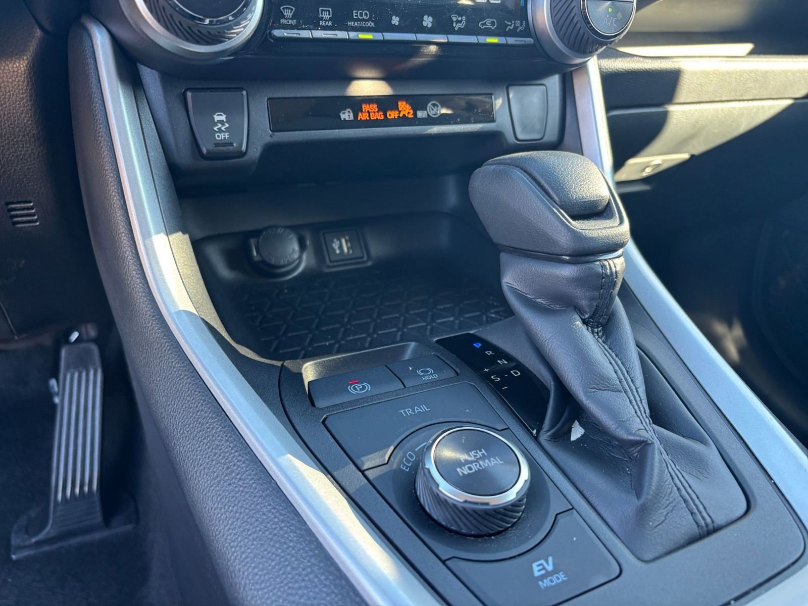 Used 2025 Toyota RAV4 LE image 39