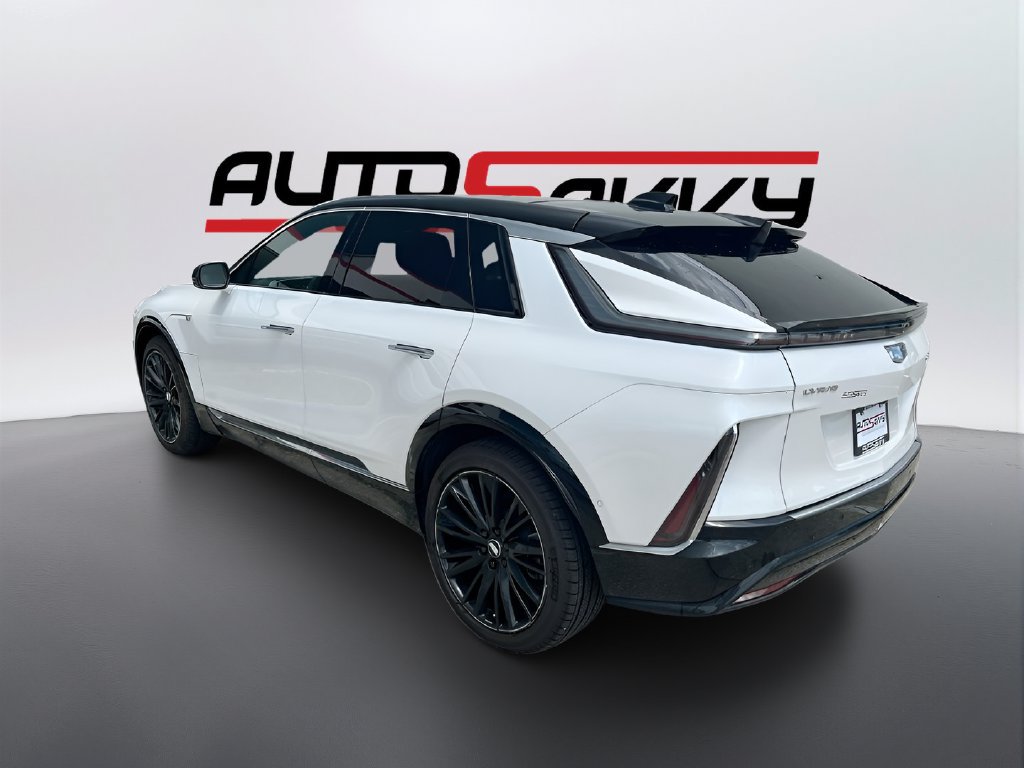 Used 2025 Cadillac Lyriq Luxury w/ LPO, Floor Liner Package AWD/4WD image 5