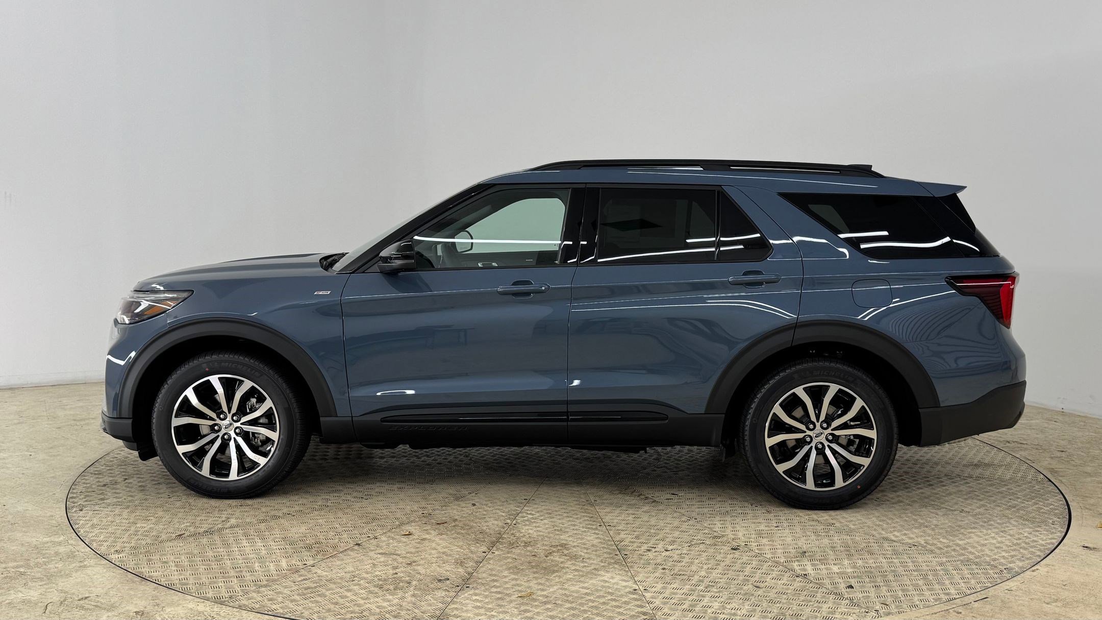 New 2026 Ford Explorer ST-Line w/ Premium Package image 2