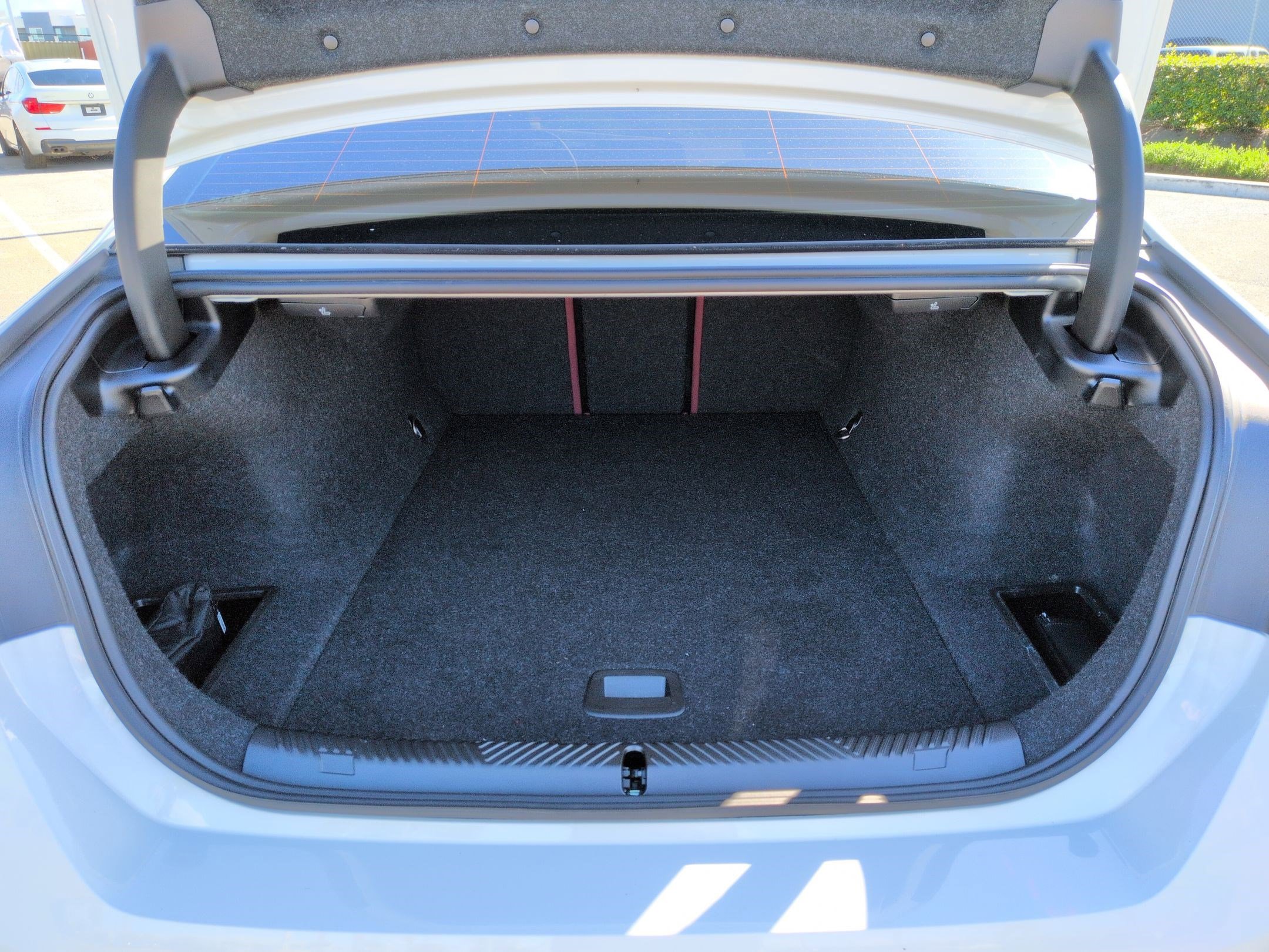 Used 2025 BMW i5 eDrive40i w/ Premium Package image 32