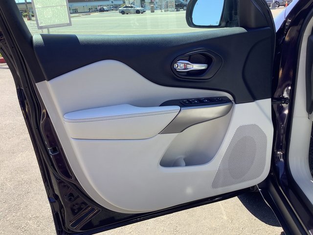 Used 2021 Jeep Cherokee Latitude Lux w/ Trailer Tow Group image 9