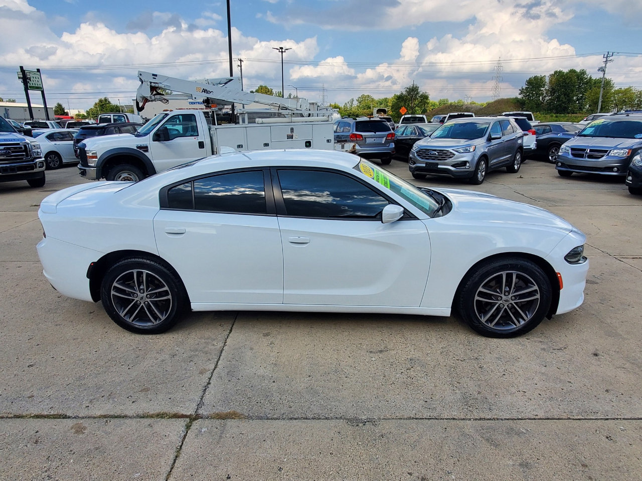 Used 2019 Dodge Charger SXT w/ Cold Weather Package image 5